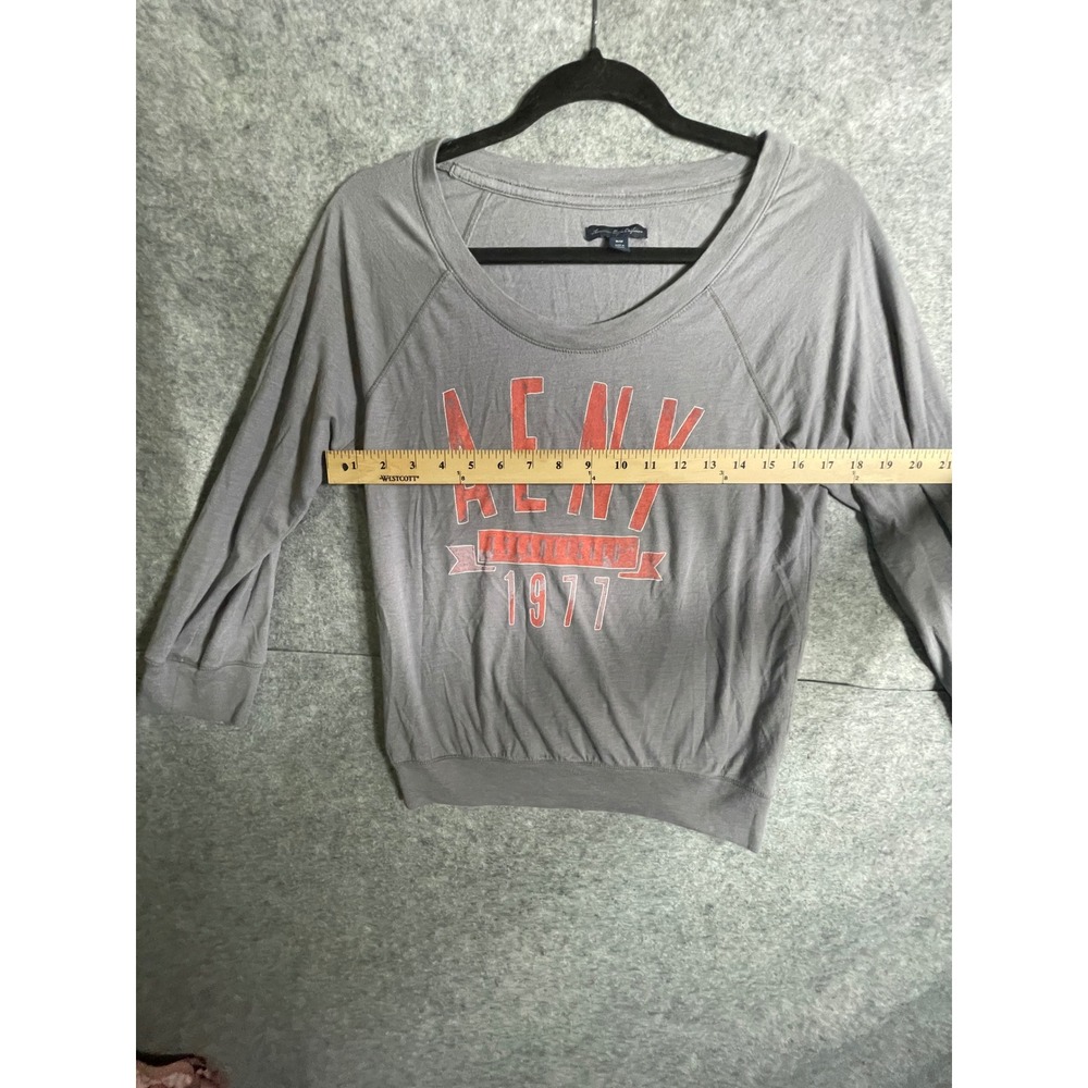 American Eagle AENY 1977 Graphic Top Grey Long Sleeve Scoop Neck Medium - Picture 5 of 10